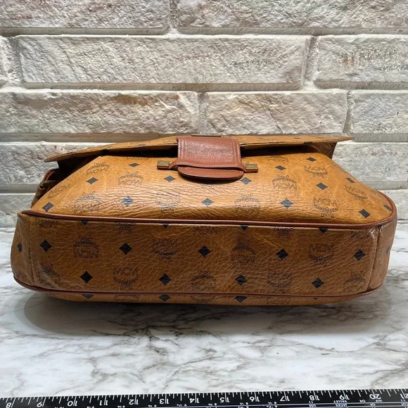 MCM LARGE Messenger/Tote crossbody bag. In EUC - Picture 5 of 13